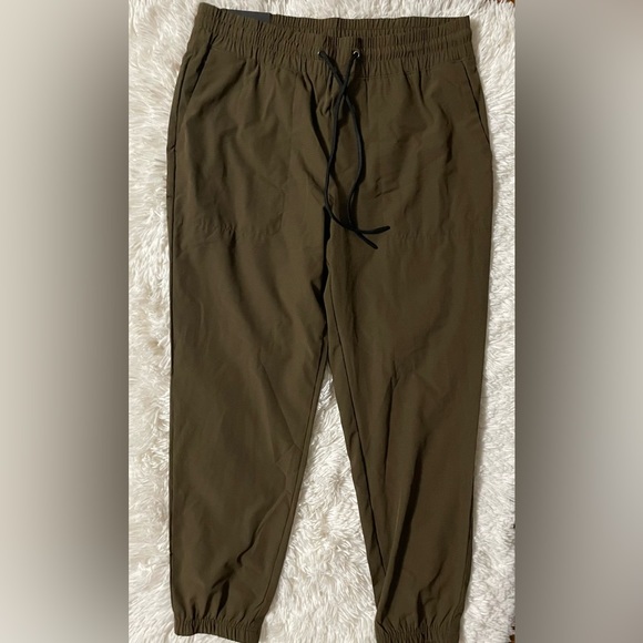 #01 Banana Republic perforated joggers - Picture 1 of 2